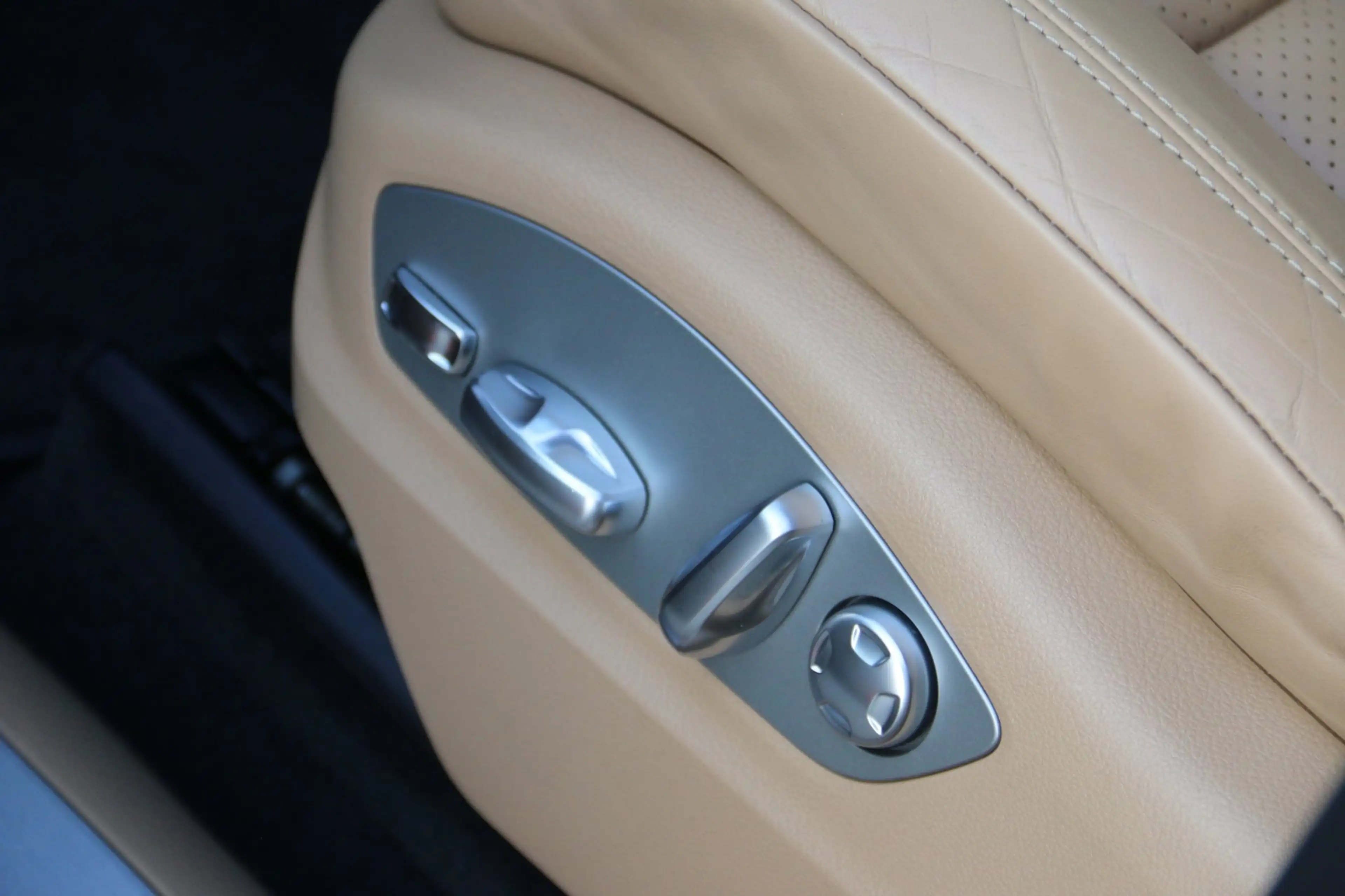 Porsche Macan 2.0 — photo 14