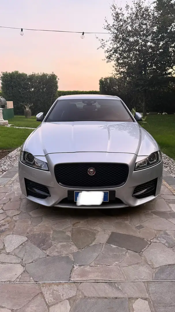 Jaguar XF 2.0d i4 R-Sport Executive Power Edition 240cv awd - 1