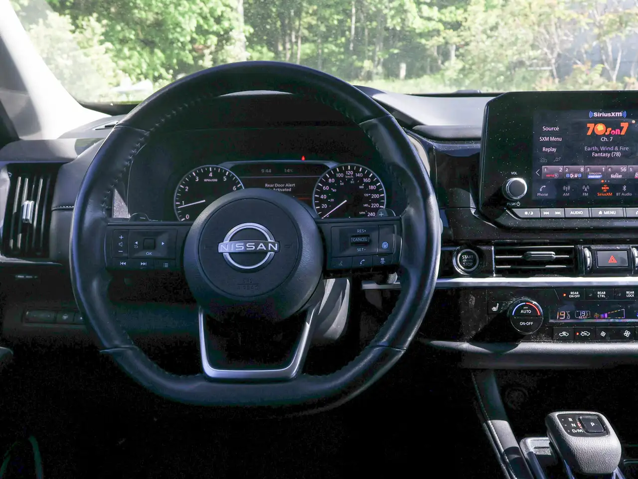 Nissan Pathfinder снимка Nissan Pathfinder