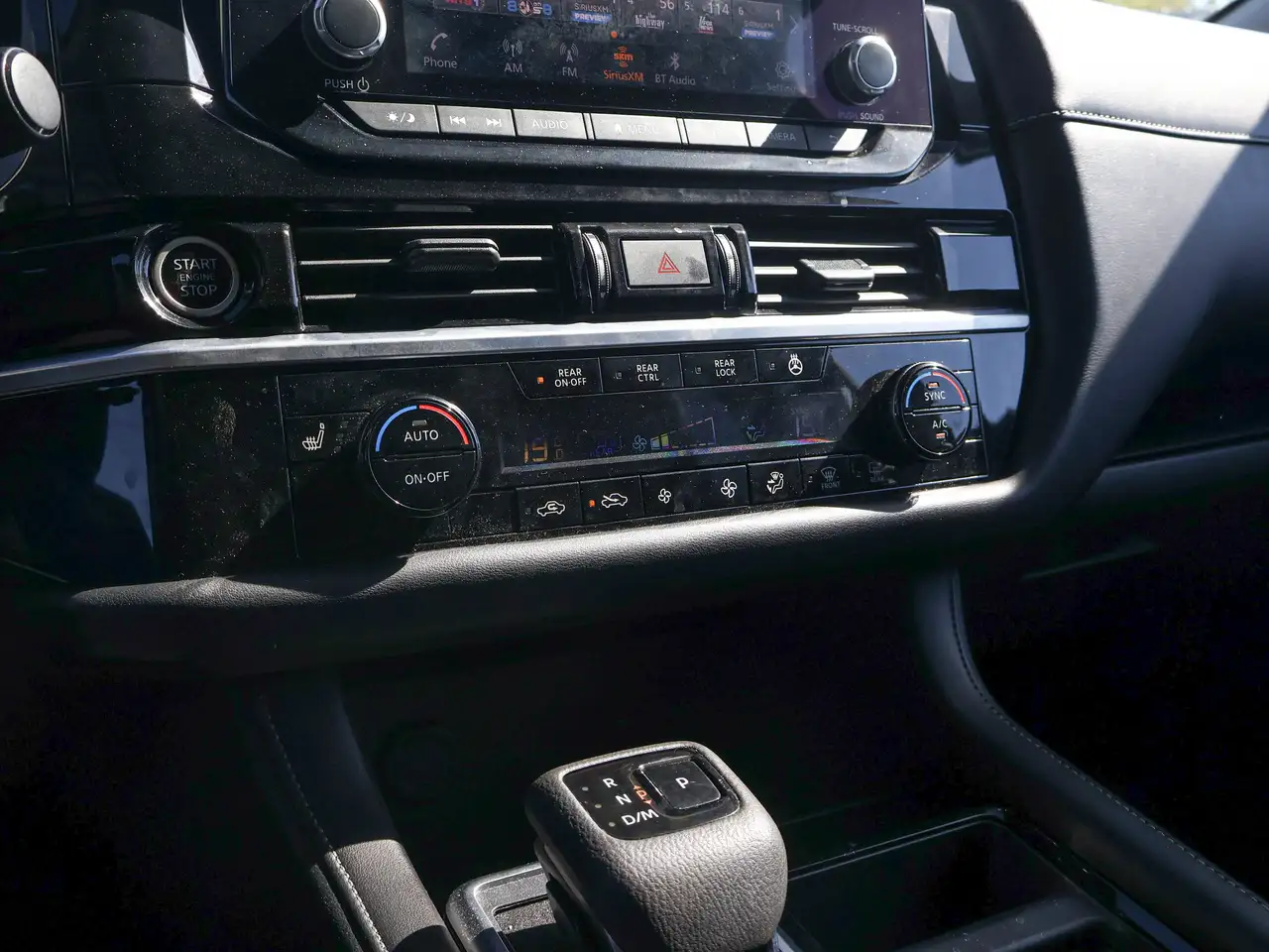 Nissan Pathfinder снимка Nissan Pathfinder