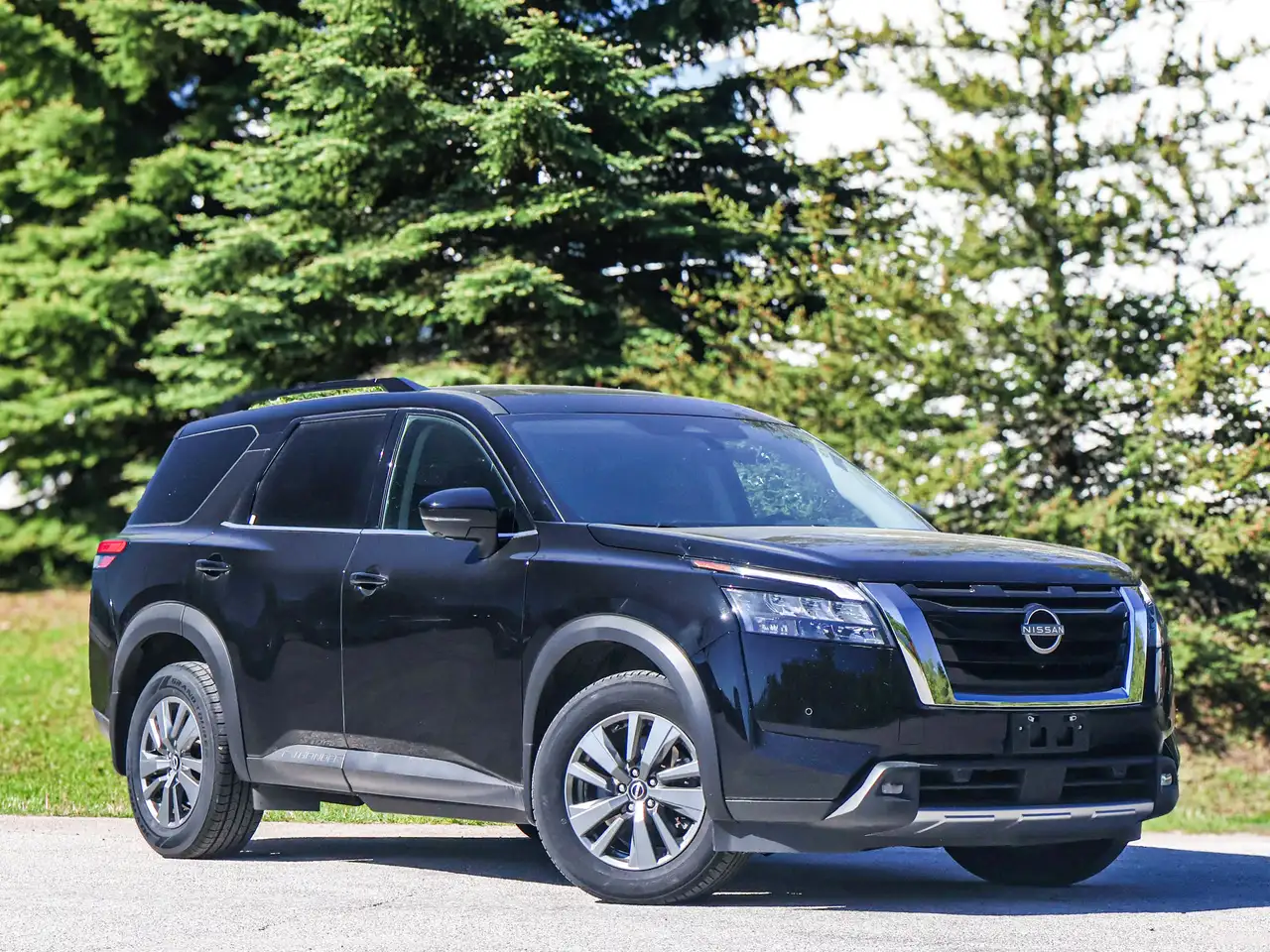 Nissan Pathfinder снимка Nissan Pathfinder