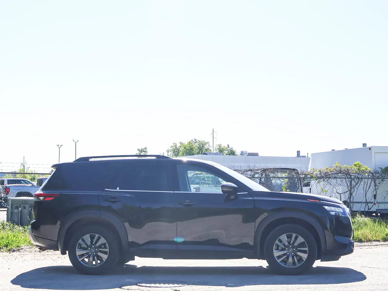 Nissan Pathfinder снимка Nissan Pathfinder