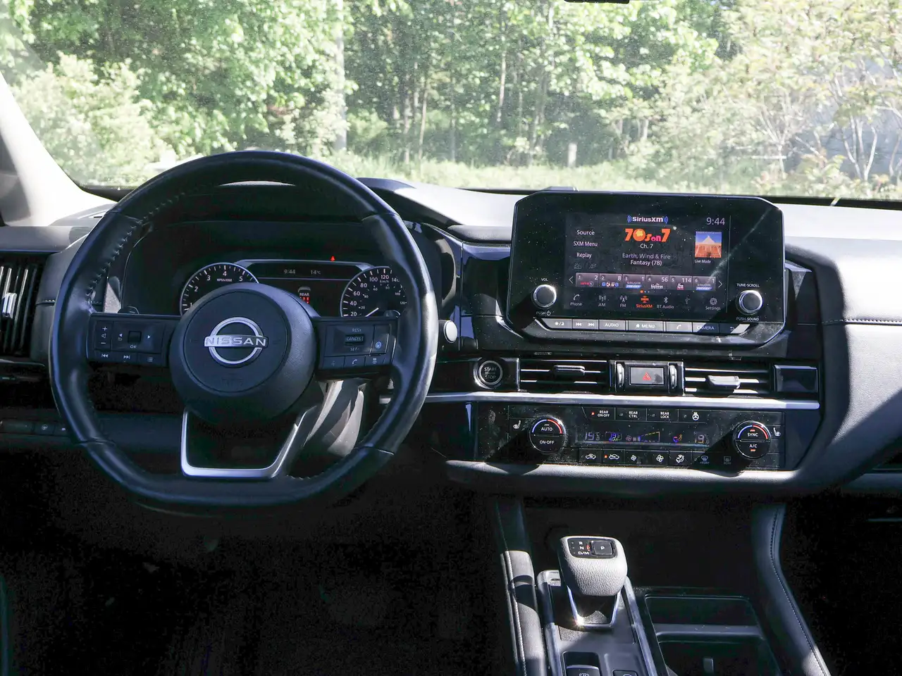 Nissan Pathfinder снимка Nissan Pathfinder