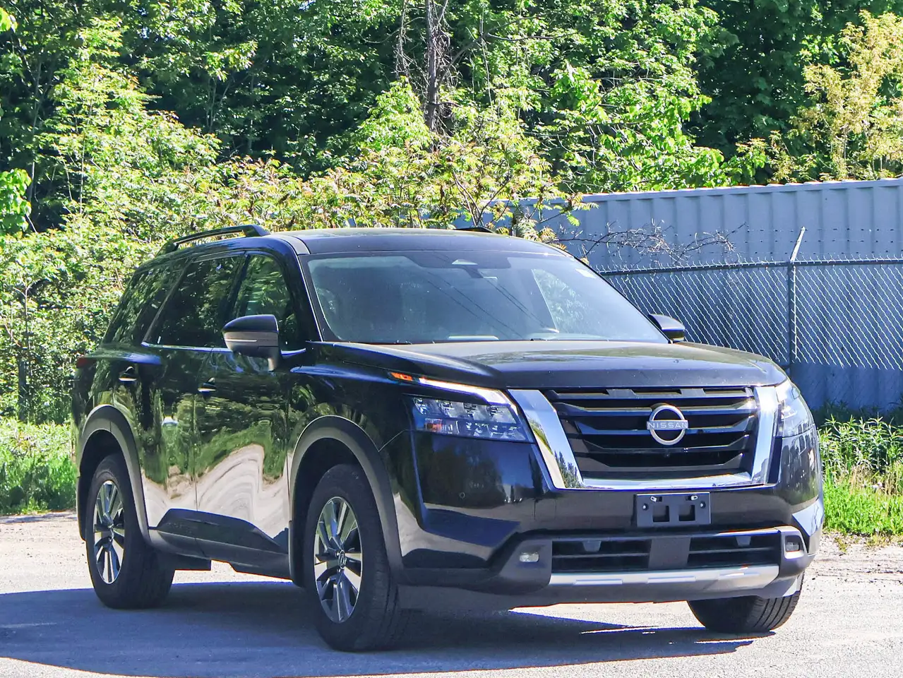 Nissan Pathfinder снимка Nissan Pathfinder