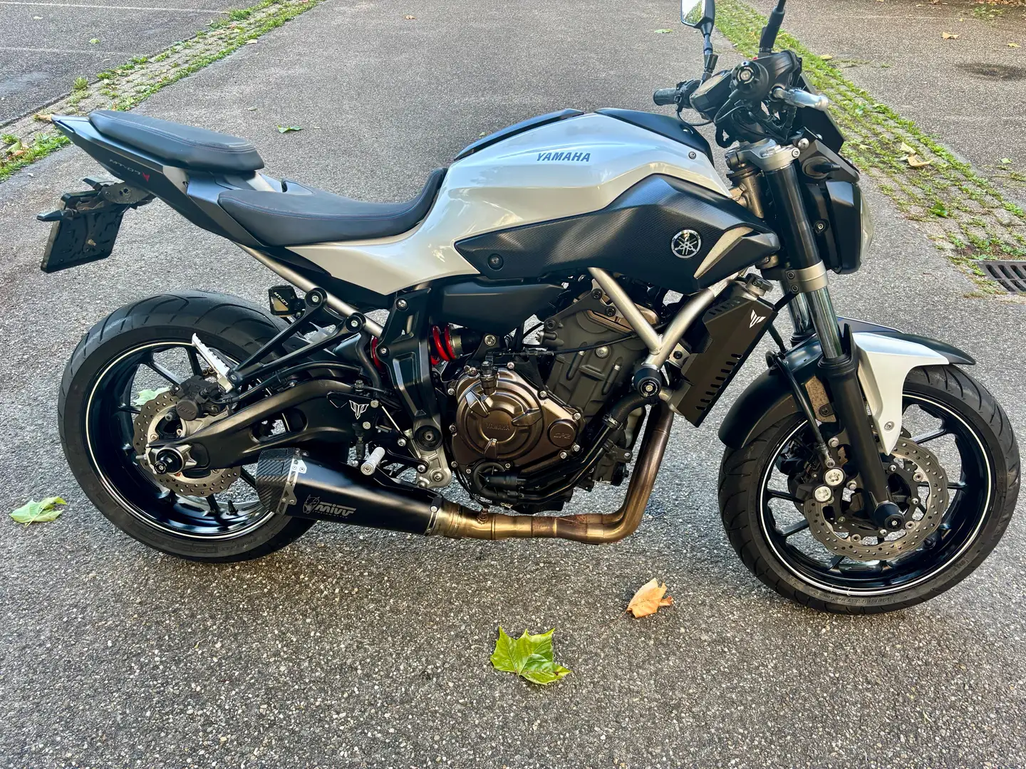 Yamaha MT-07 Wit - 2