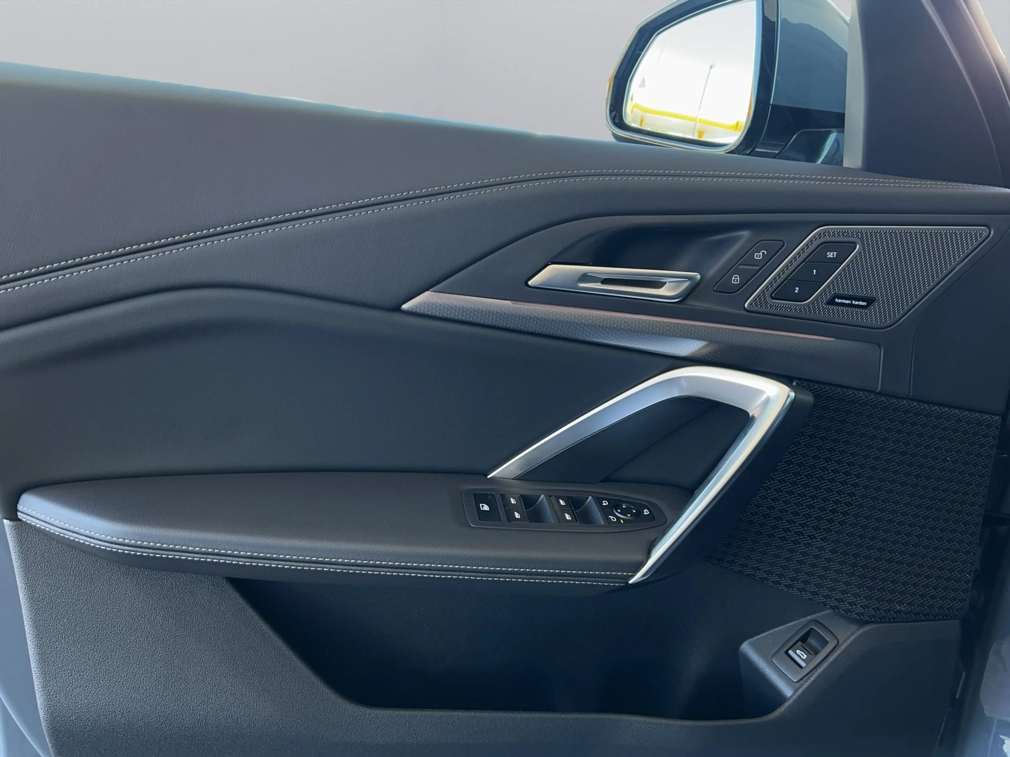 BMW iX1 xDrive30 M-Pro ACC 360° Pano AHK HUD H/K — photo 14