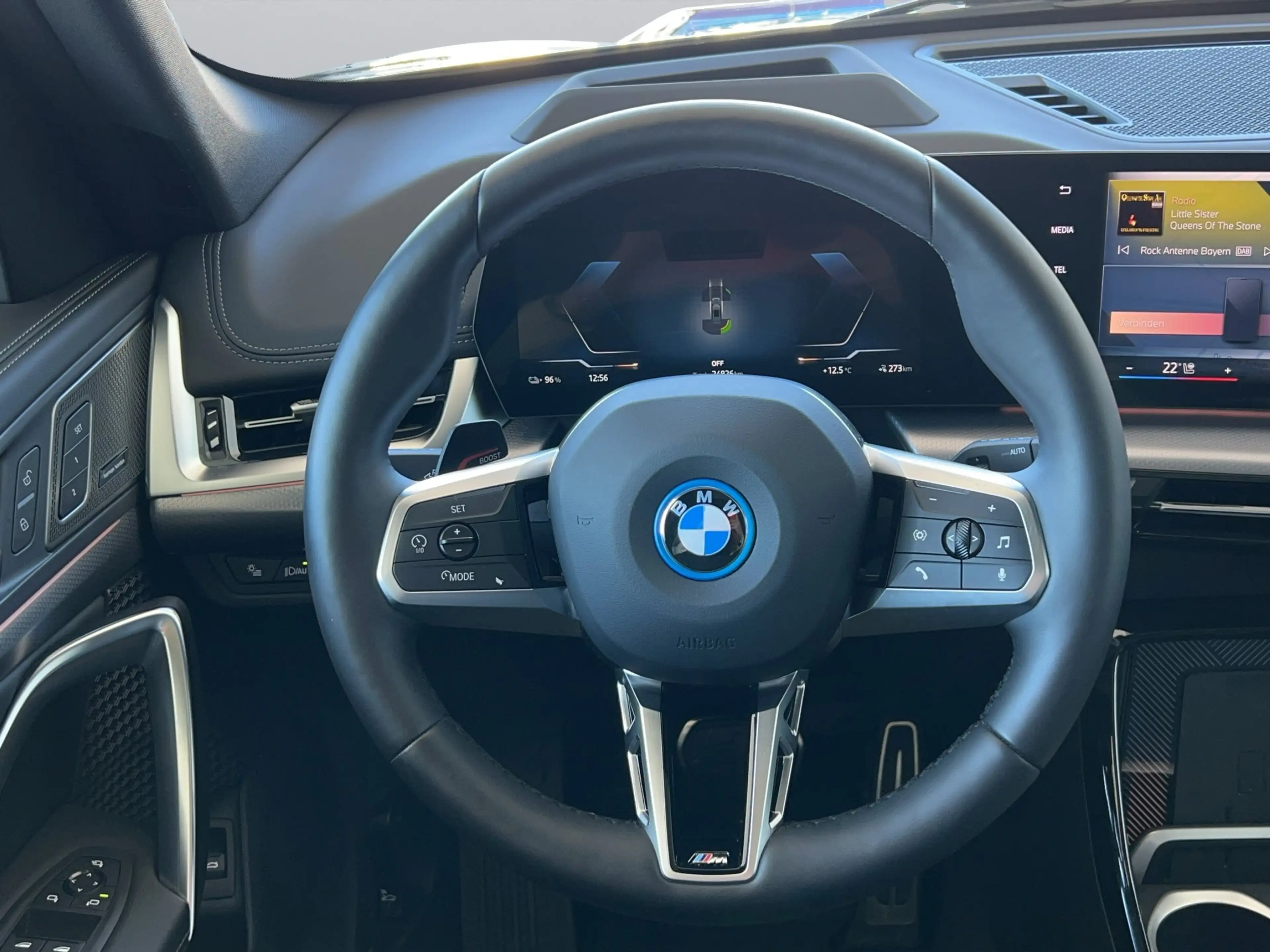 BMW iX1 xDrive30 M-Pro ACC 360° Pano AHK HUD H/K — photo 12