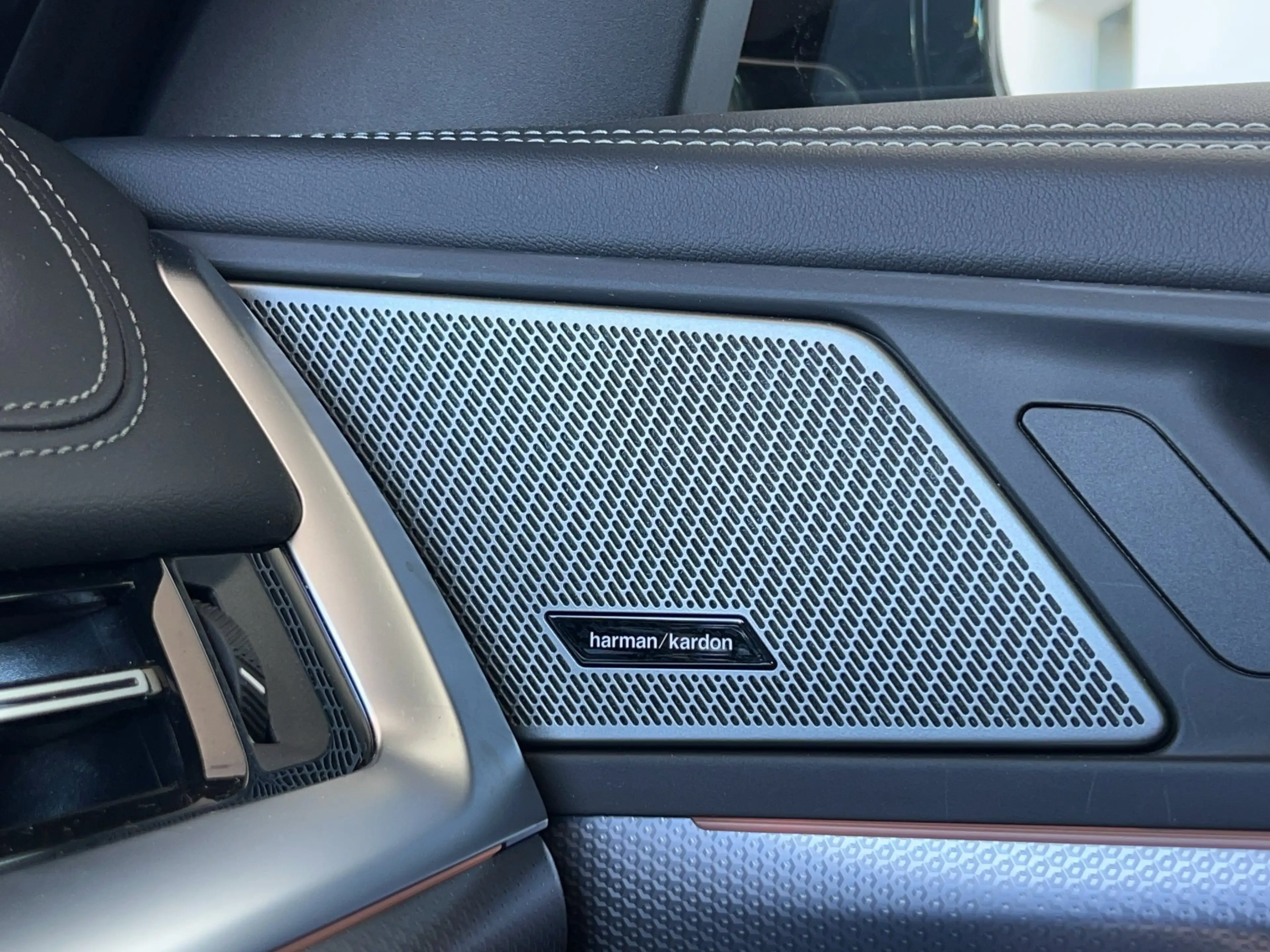 BMW iX1 xDrive30 M-Pro ACC 360° Pano AHK HUD H/K — photo 11