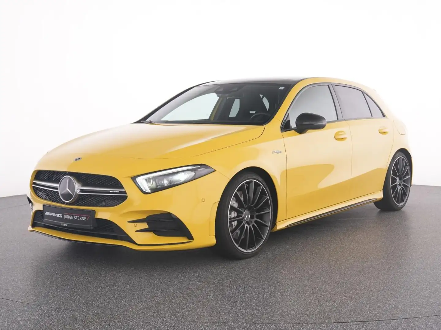 Mercedes-Benz A 35 AMG 4M MBUX+MBeam+Night+Burm+Head+Pano+19"+ Žlutá - 2