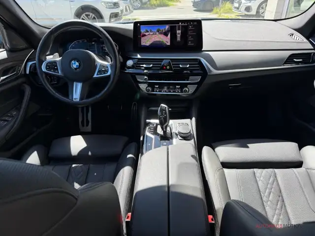 BMW 5 Series view 11