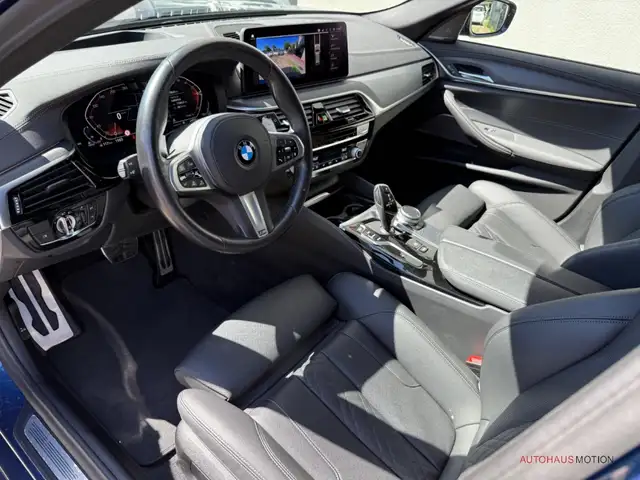 BMW 5 Series view 9