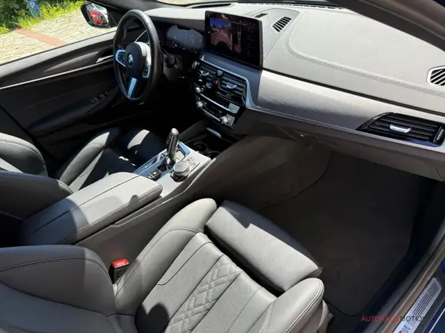 BMW 5 Series view 12