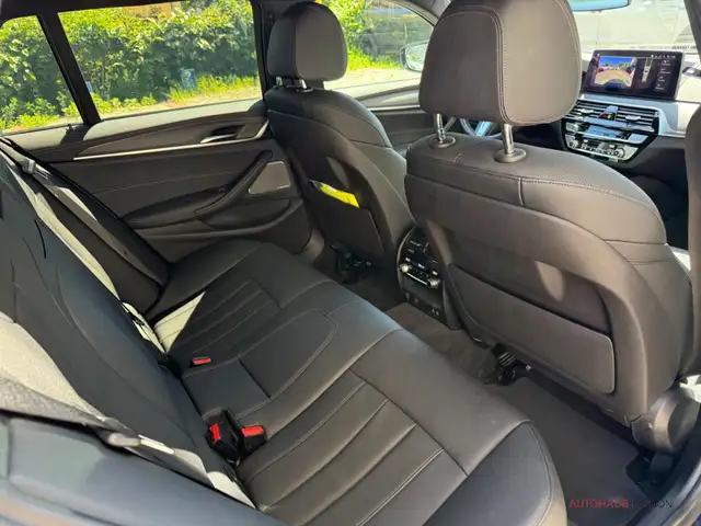 BMW 5 Series view 13