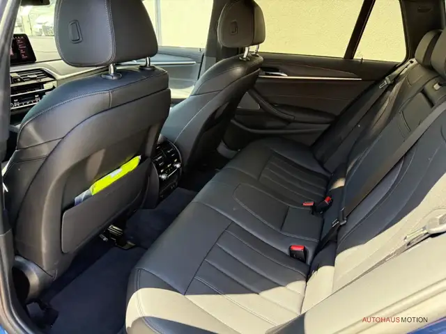 BMW 5 Series view 10