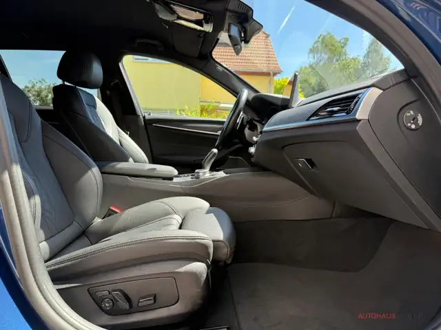 BMW 5 Series view 14