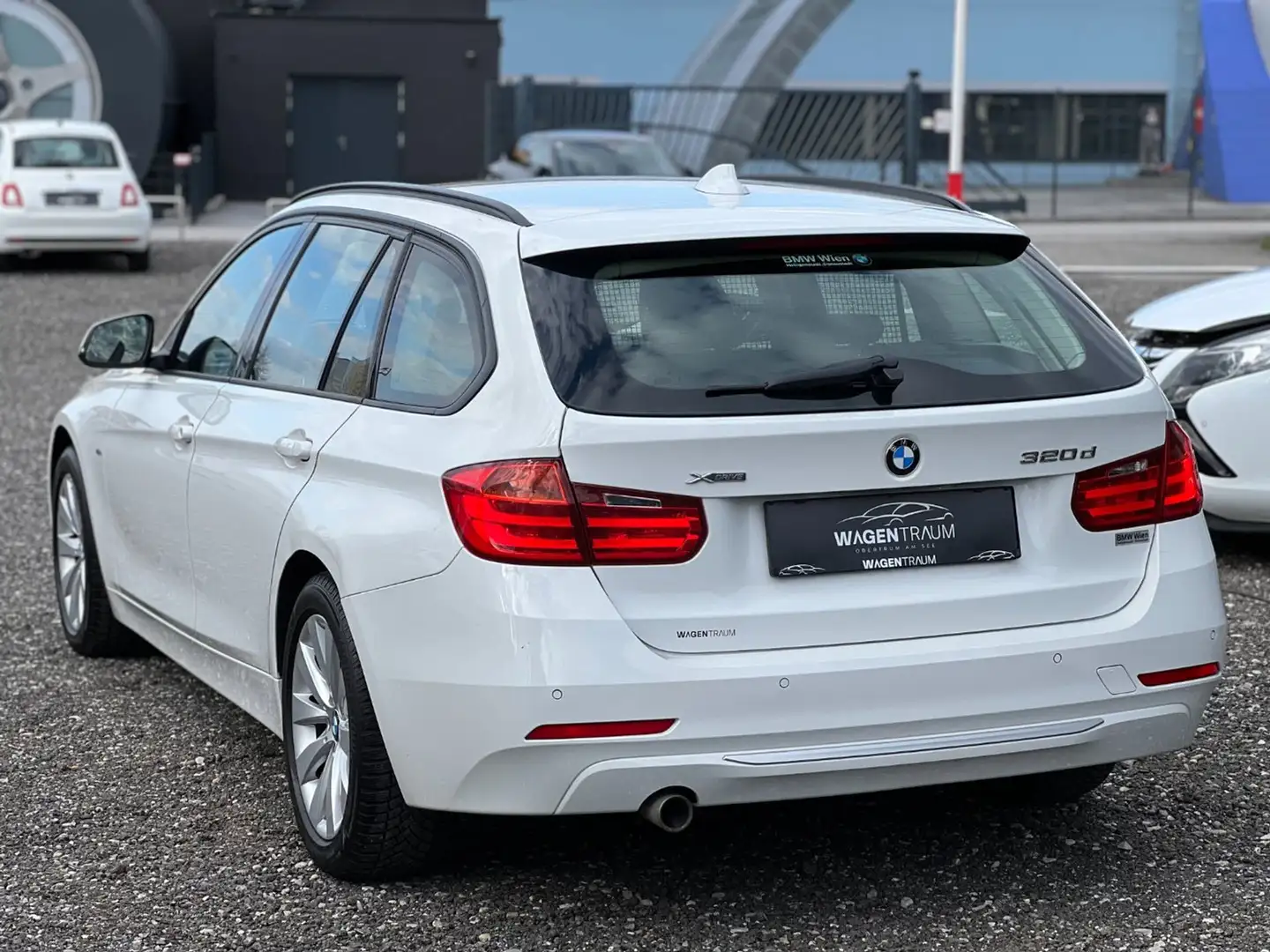 BMW 320 d xDrive - 1.Besitz - Xenon - Navi - KeylessGo - Weiß - 2