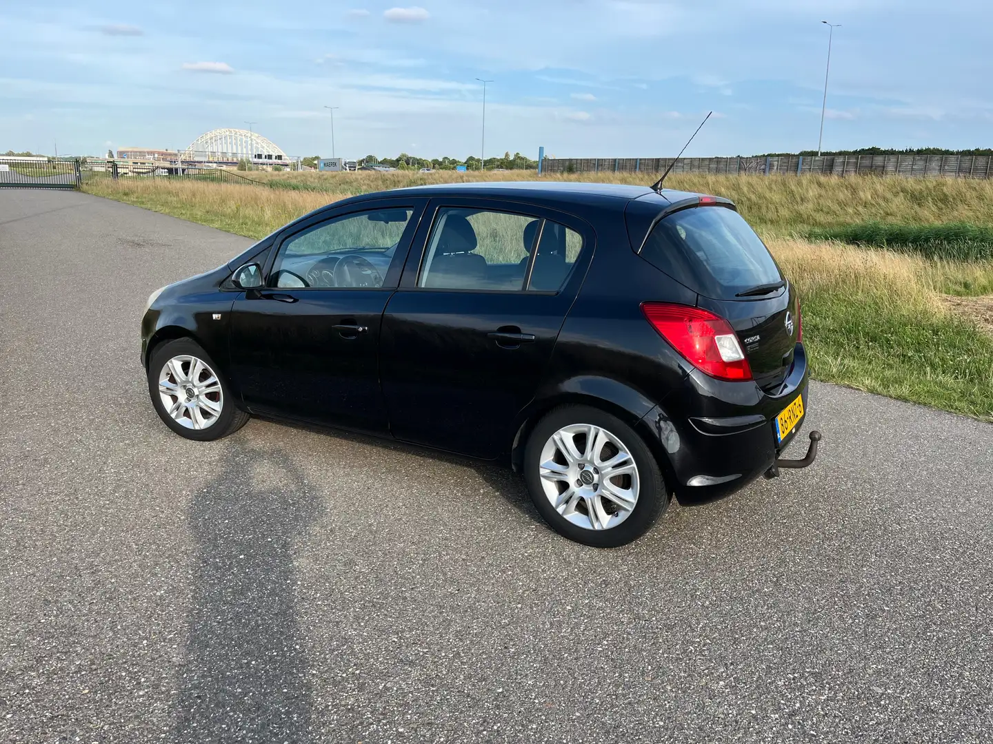 Opel Corsa Corsa 1.2-16V Edition Zwart - 2