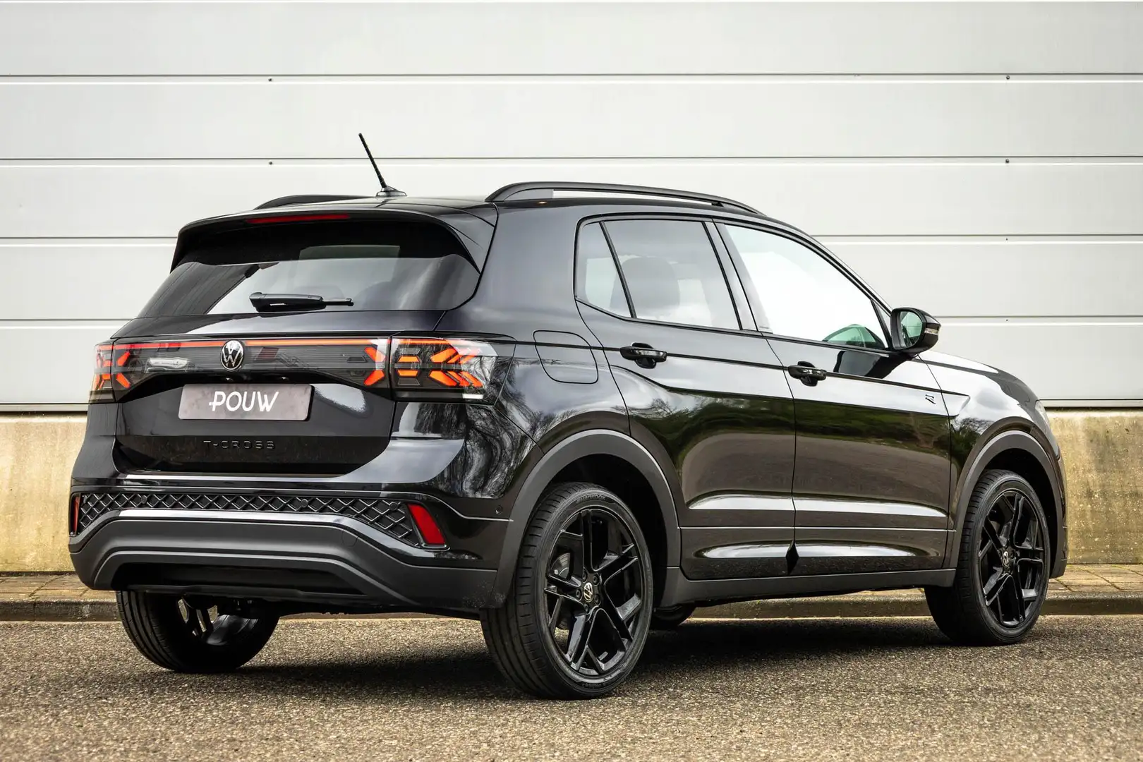 Volkswagen T-Cross 1.0 TSI 116pk DSG R-Line Edition | Trekhaak | Assi Schwarz - 2