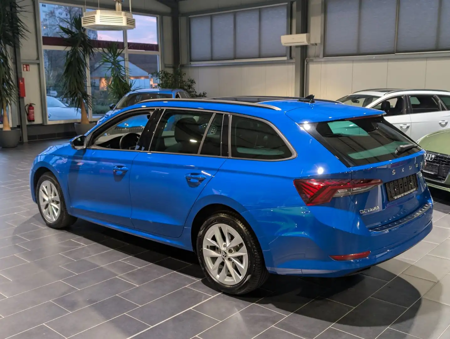 Skoda Octavia Combi 1.4 TSI iV DSG Ambition 1.Hand Blau - 2