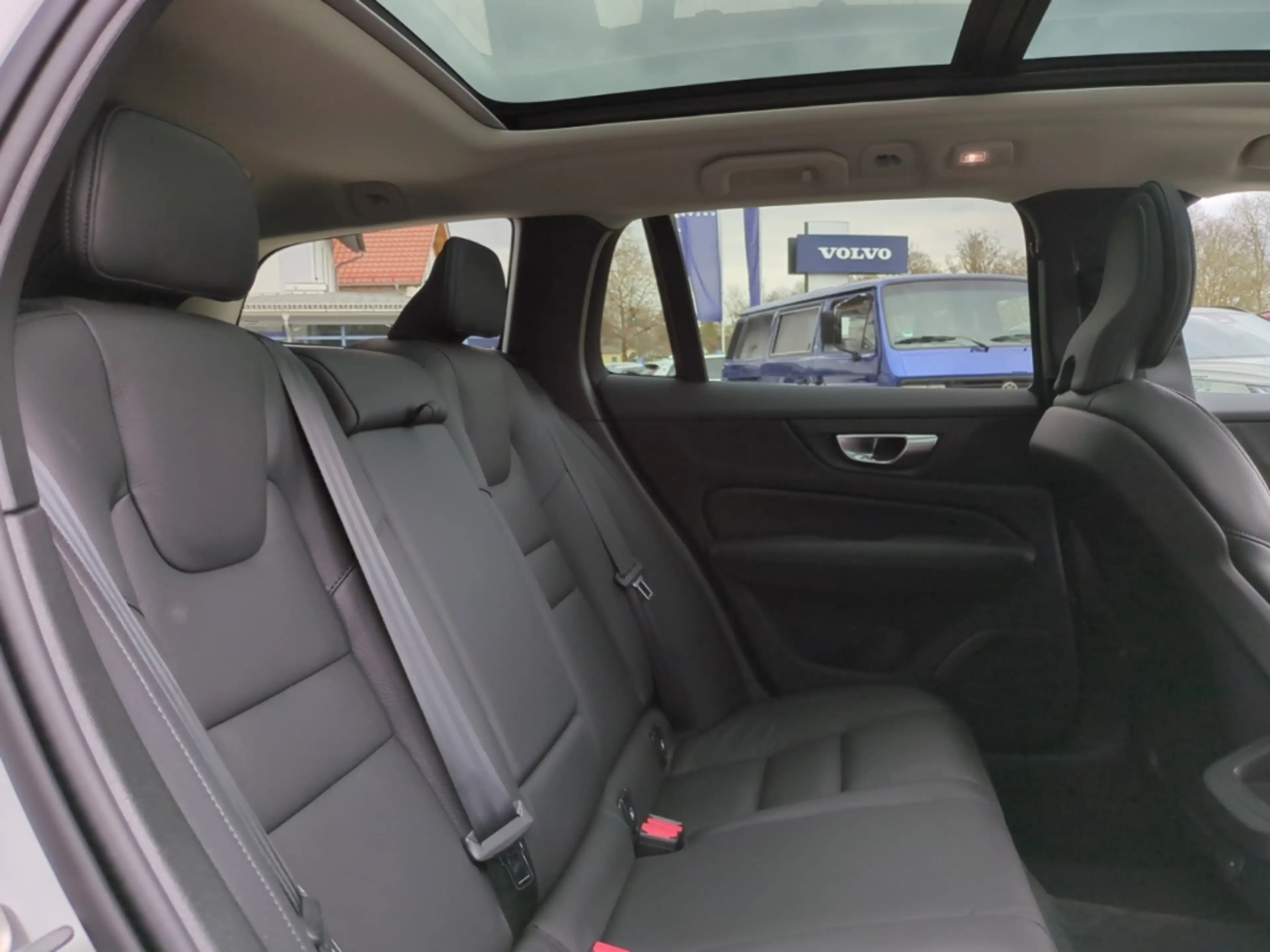 Volvo V60 Cross Country Cross Country Plus AWD StandHZG El. Panodach Digit — photo 12