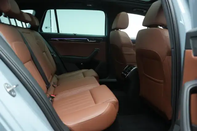 Skoda Superb view 9