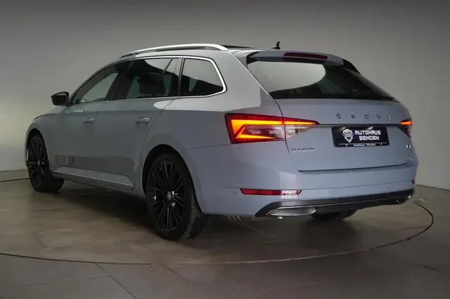 Skoda Superb view 4
