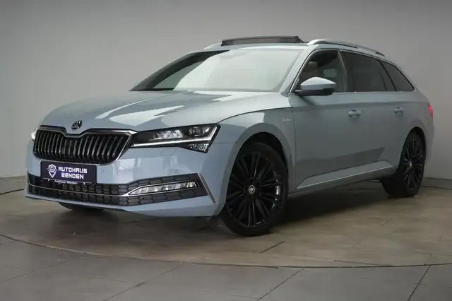 Skoda Superb view 3
