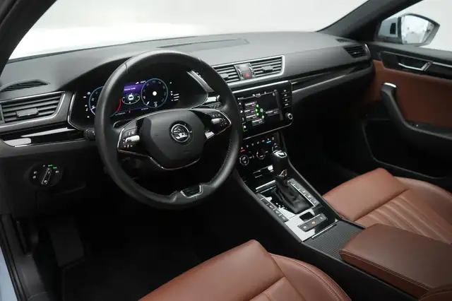 Skoda Superb view 12