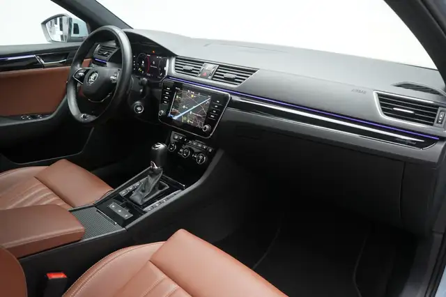 Skoda Superb view 8