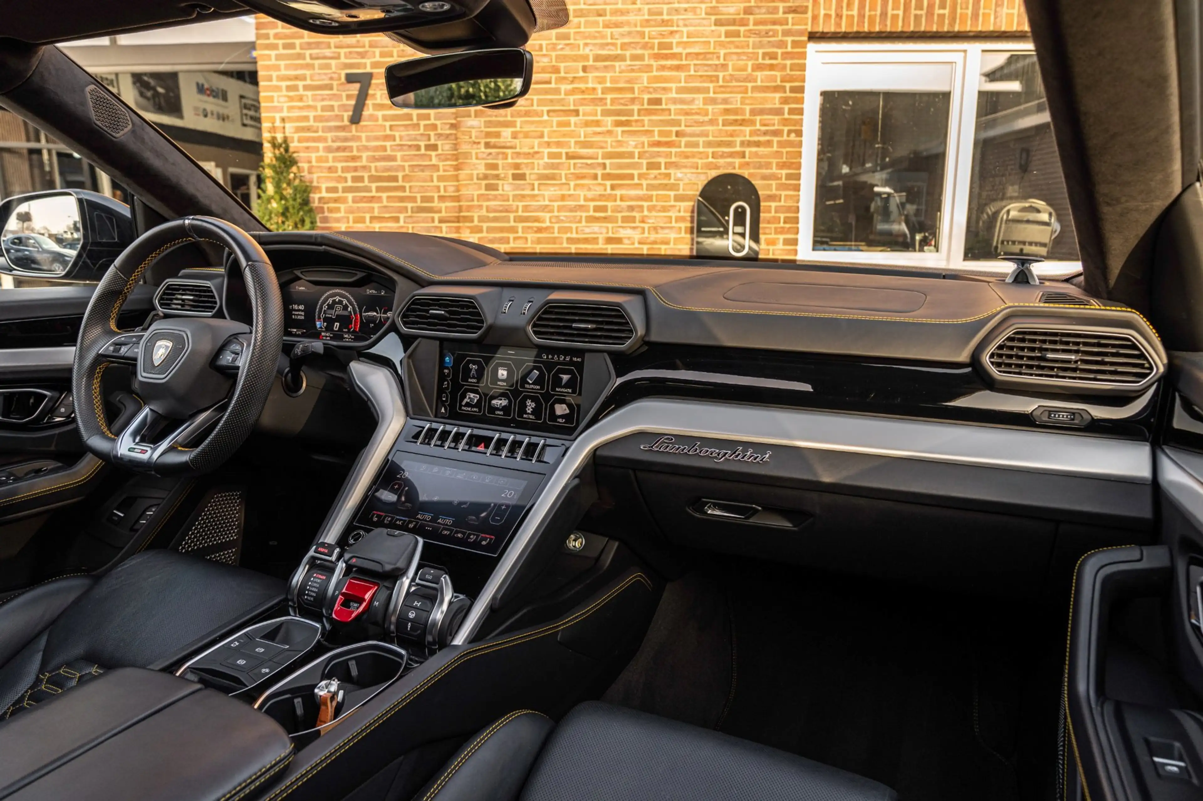Lamborghini Urus 4.0 V8 650 PK Pano Keramisch B&O Advanced Massage — photo 12