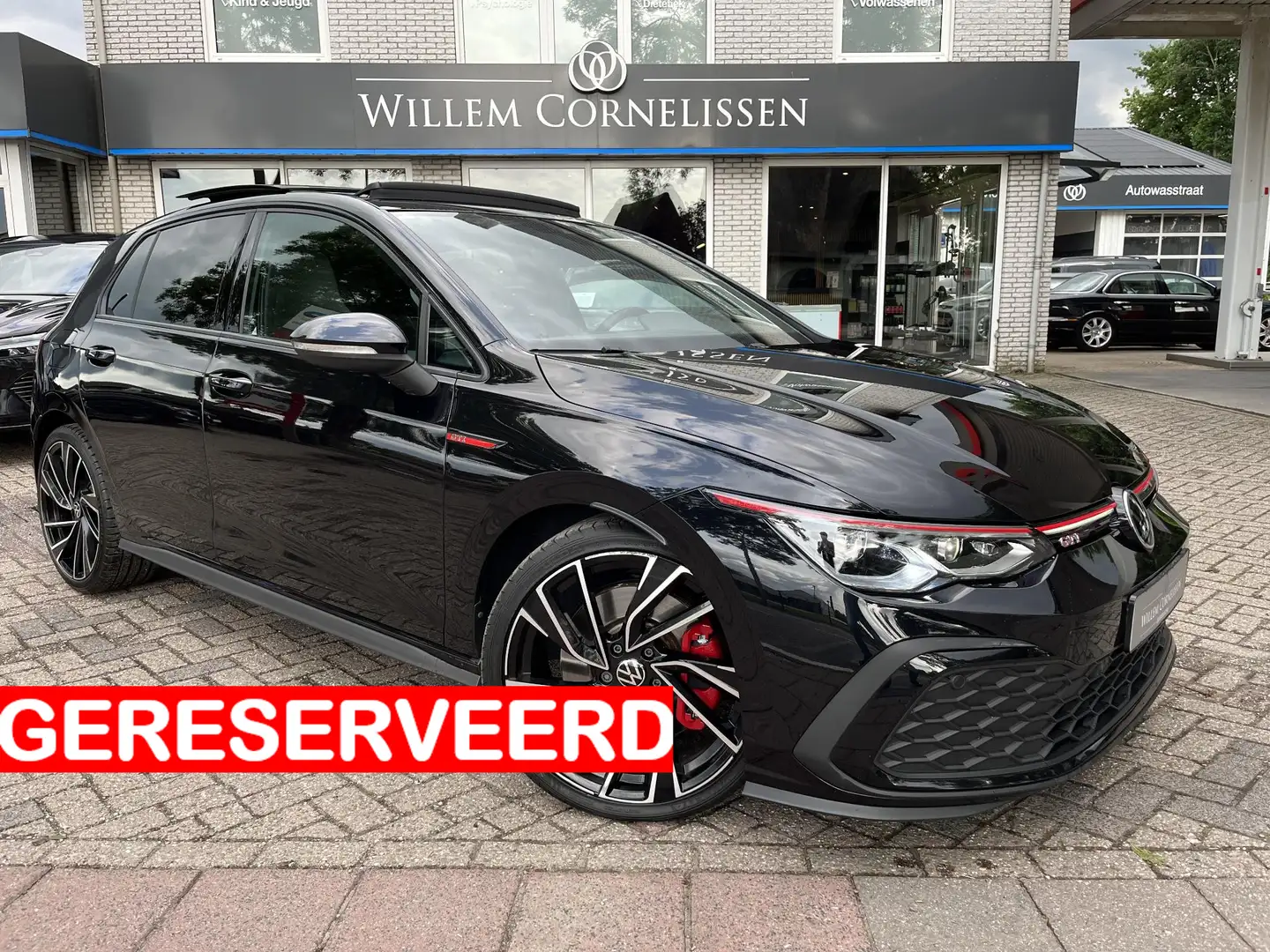 Volkswagen Golf GTI 2.0 TSI Aut Pano Leder IQ Light Camera Zitklim Zwart - 1