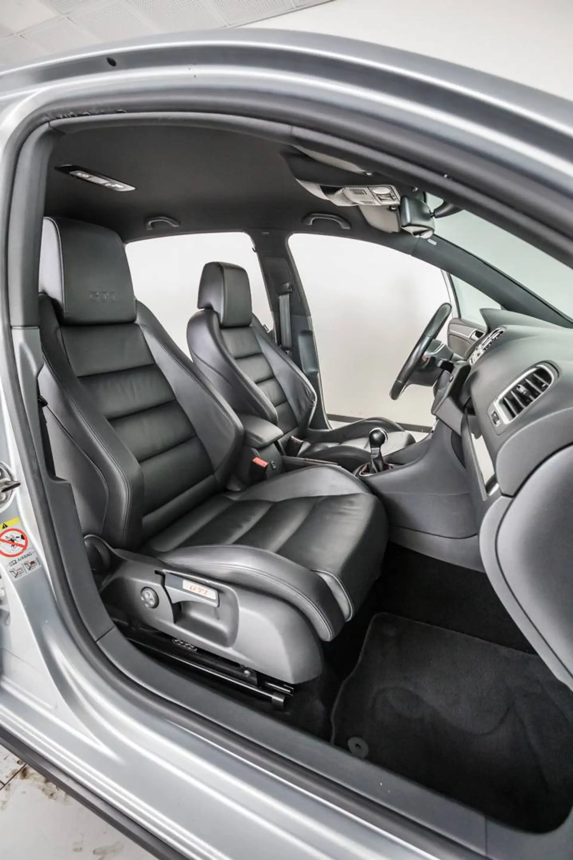 Volkswagen Golf GTI 2.0 TSI DSG — photo 12