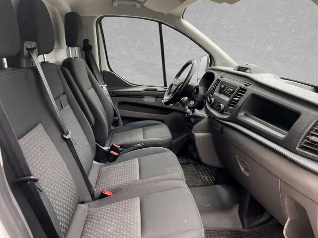 Ford Transit Custom view 3