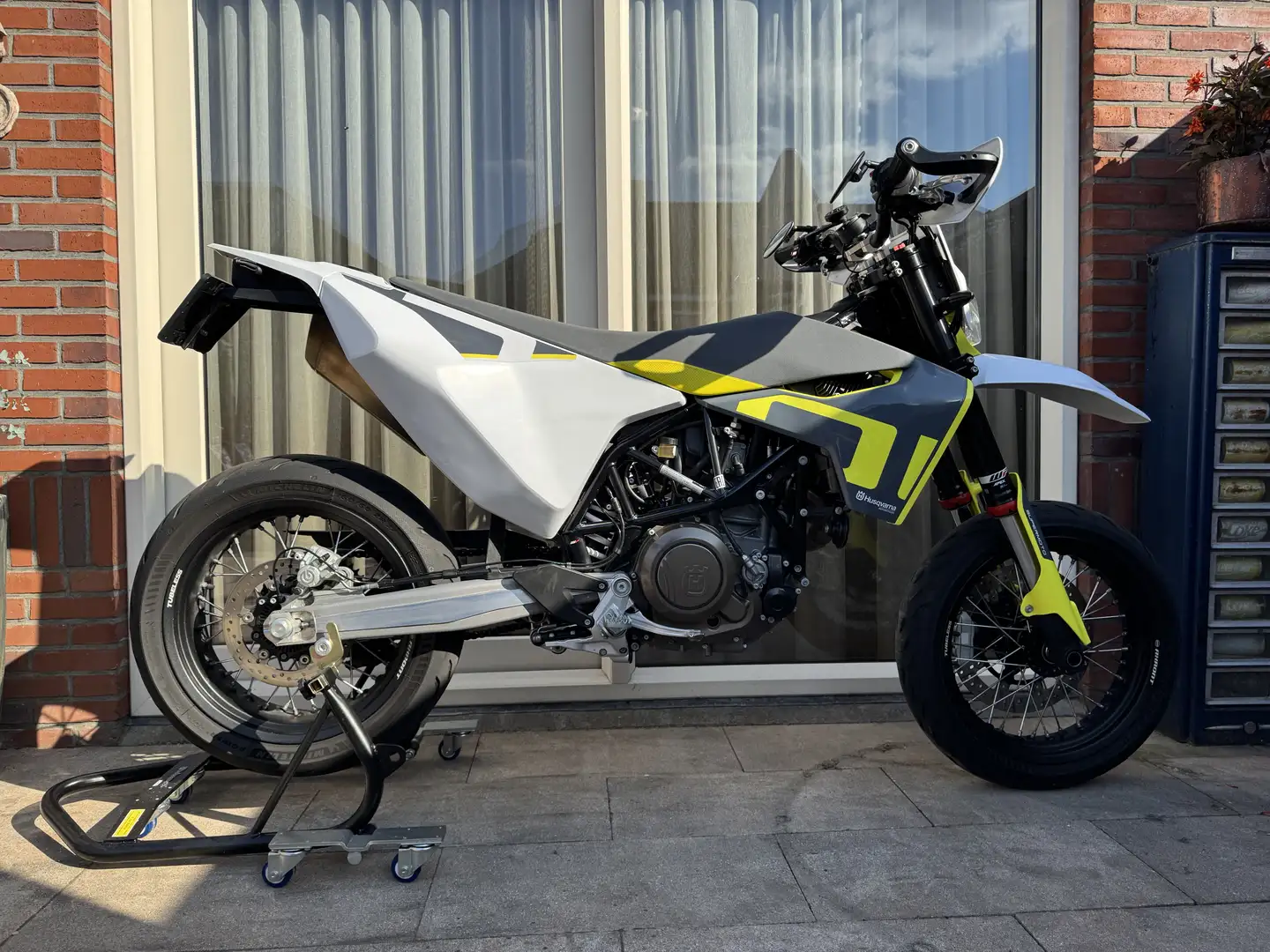 Husqvarna 701 Supermoto - 1