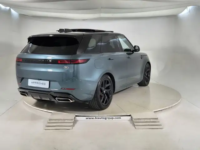 Land Rover Range Rover Sport view 2
