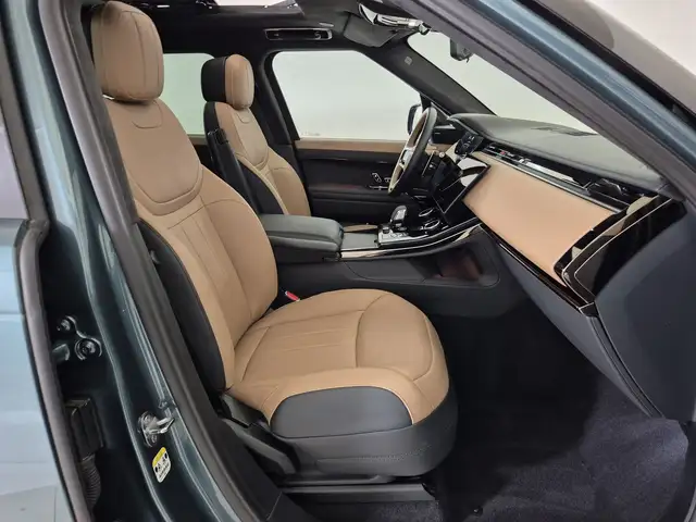 Land Rover Range Rover Sport view 3