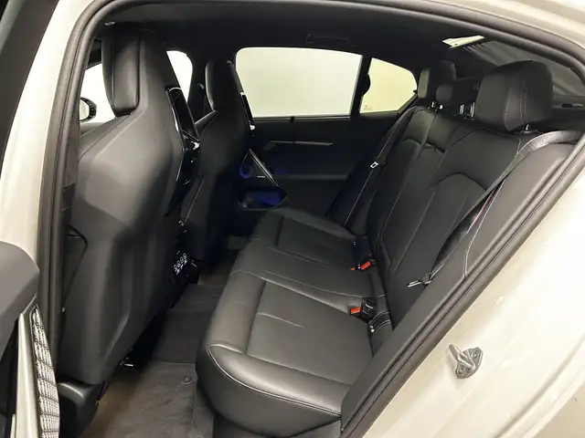 BMW M5 view 24