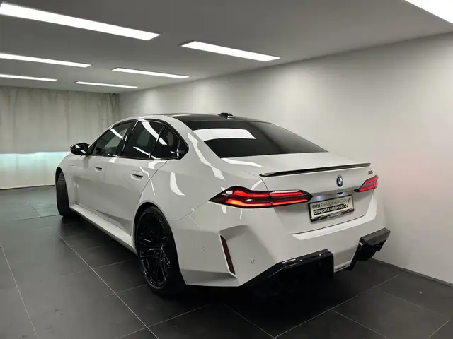 BMW M5 view 16
