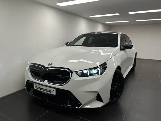 BMW M5 view 8