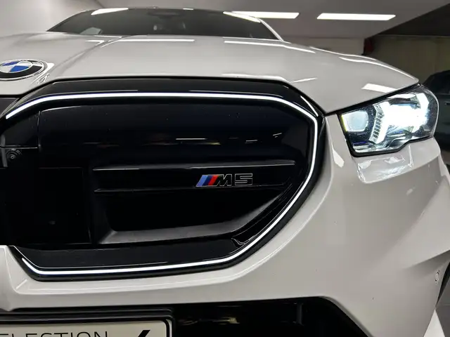 BMW M5 view 15