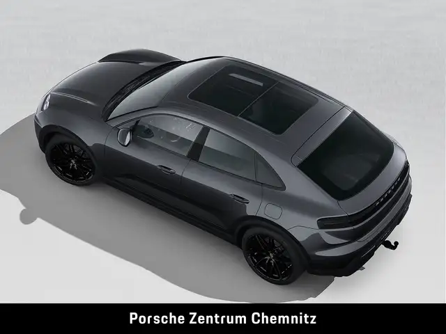 Porsche Macan view 4