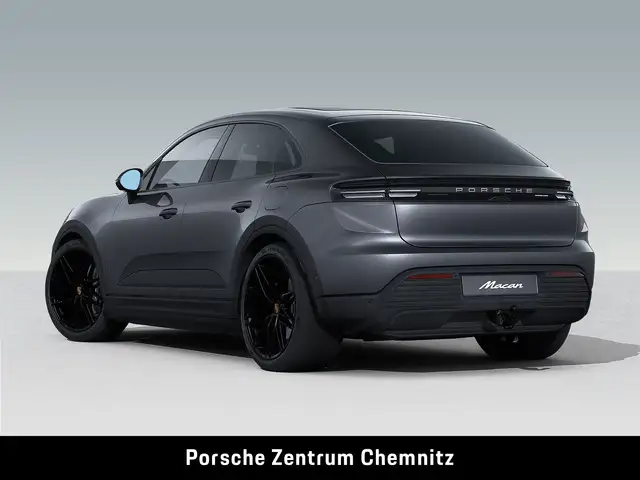 Porsche Macan view 3