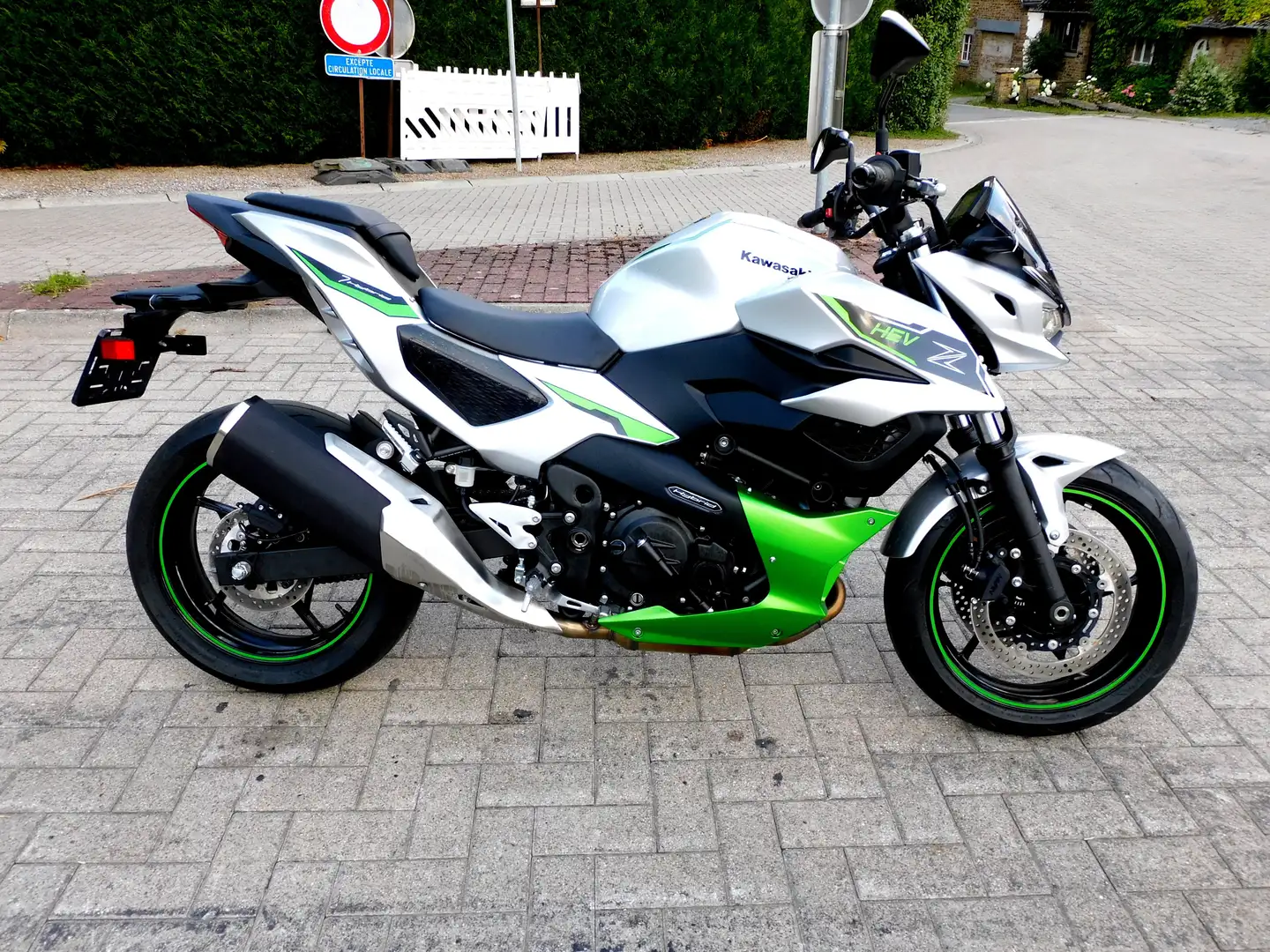 Kawasaki Z7 Hybrid neuve 800 km , promotion Groen - 1