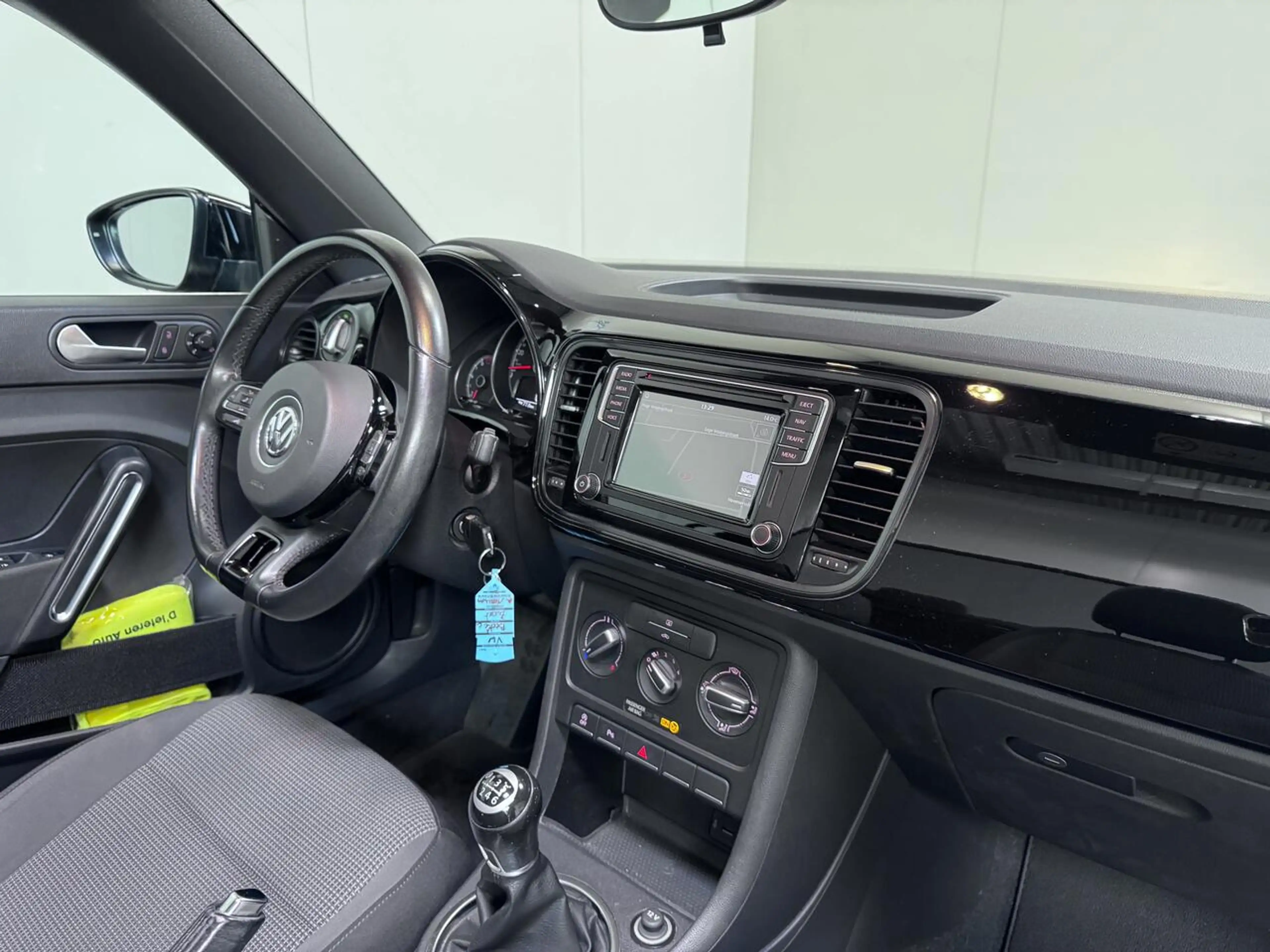 Volkswagen Beetle Cabrio 1.2 TSi Benzine Man.  - GPS - Bluetooth ... — photo 12