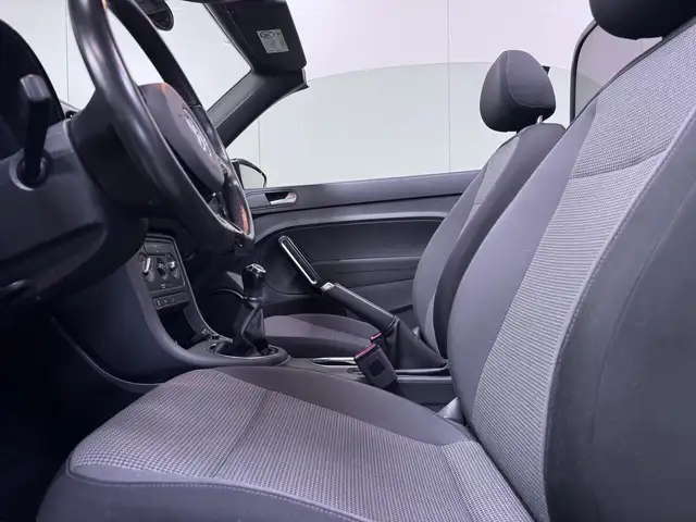 Volkswagen Beetle view 8