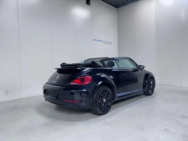 Volkswagen Beetle view 3