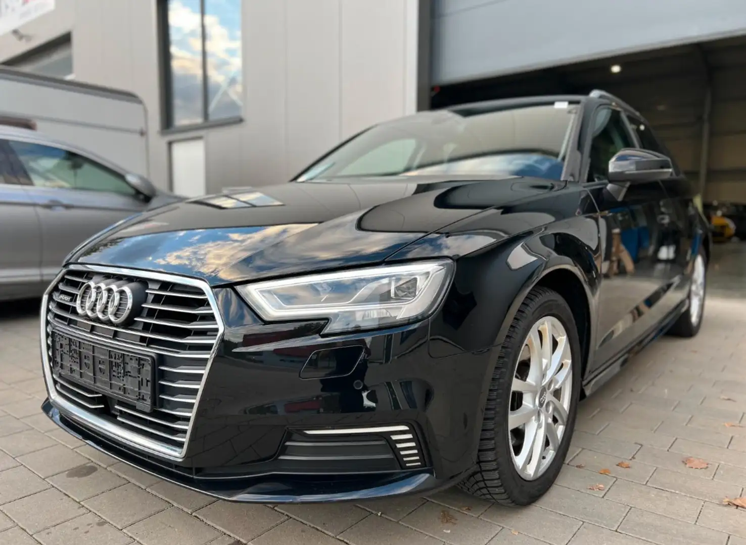 Audi A3 40 e-tron S-stronic Negro - 1
