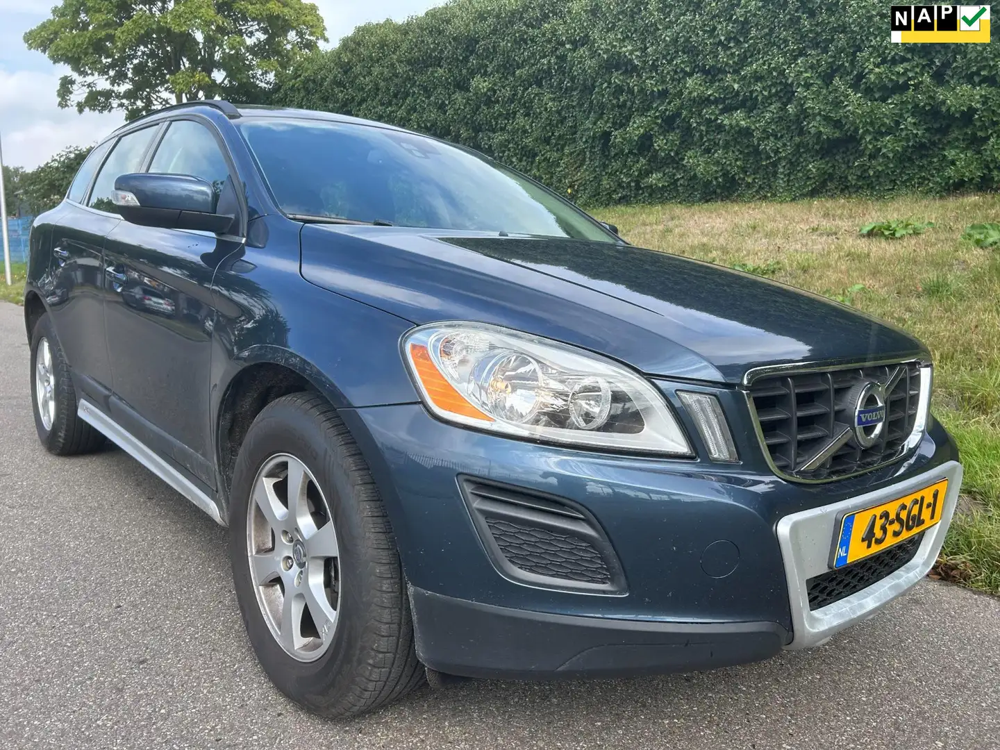 Volvo XC60 2.0 D3 Momentum - Automaat - Navi - Clima - Trekha Blauw - 1