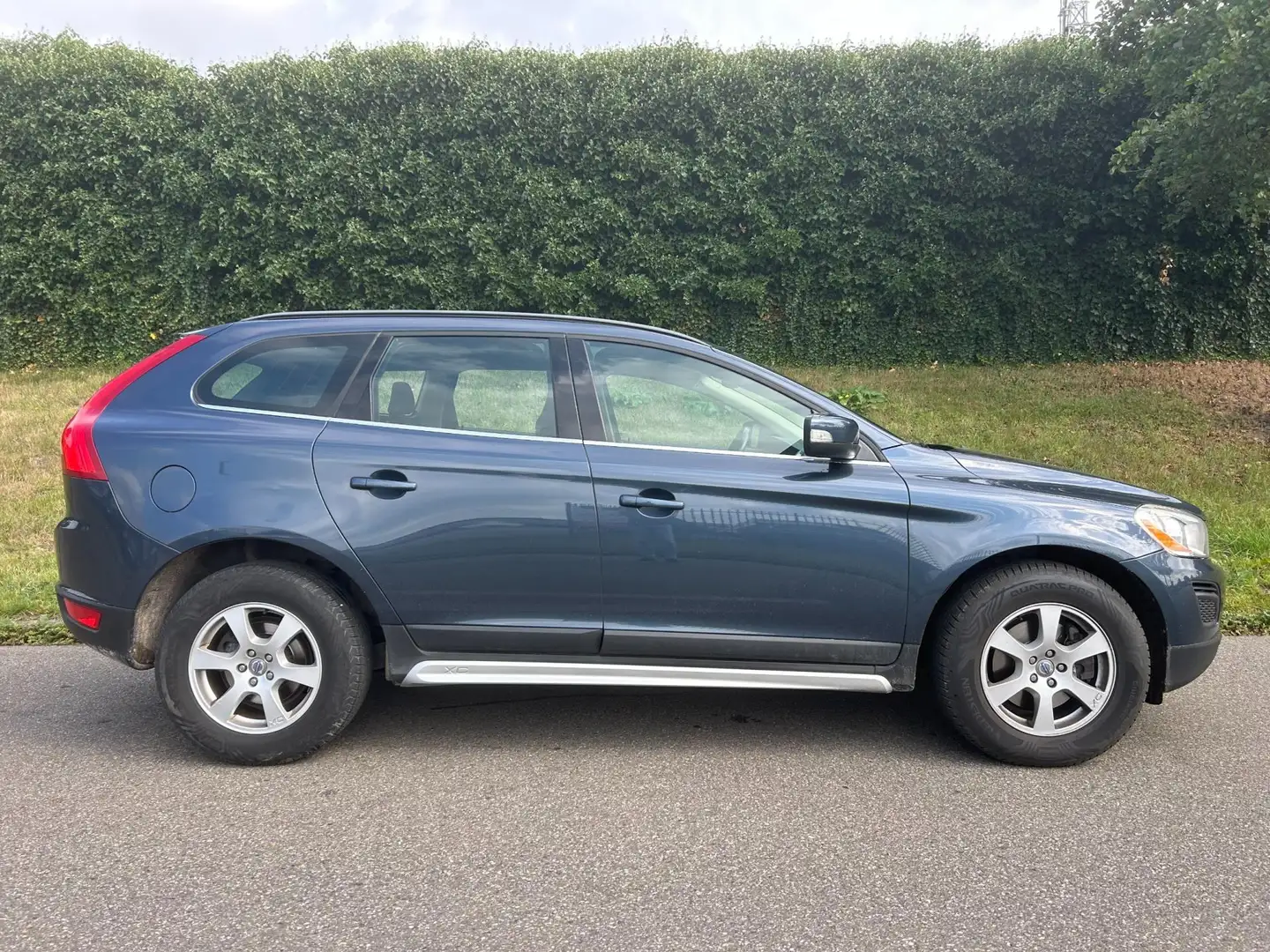 Volvo XC60 2.0 D3 Momentum - Automaat - Navi - Clima - Trekha Blauw - 2