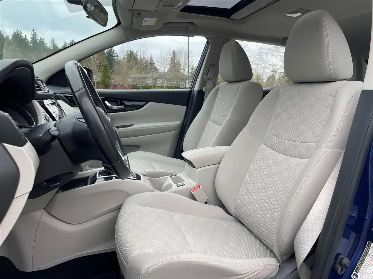 Nissan Rogue снимка Nissan Rogue